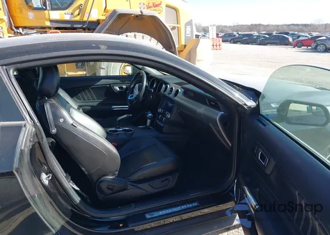 2020 Ford Mustang Ecoboost Premium Fastback z USA, uszkodzony, nr VIN 1FA6P8TH1L5112227